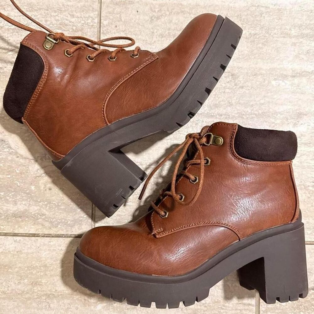 Cushionaire Remy Brown faux Leather Block heel platform Laceup Combat Boot Sz 7